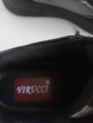 Zapatos negros y plateados