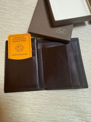 Conjunto Cartera y Llavero Piel Marrón Fresno