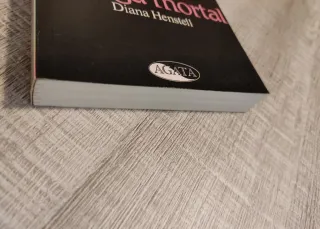 Lote 2 libros: El poder del dinero y Amiga mortal.