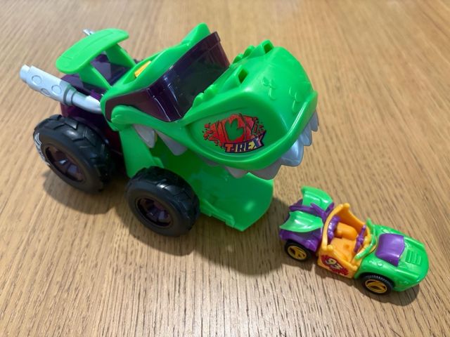 Camión T-Rex con Coche