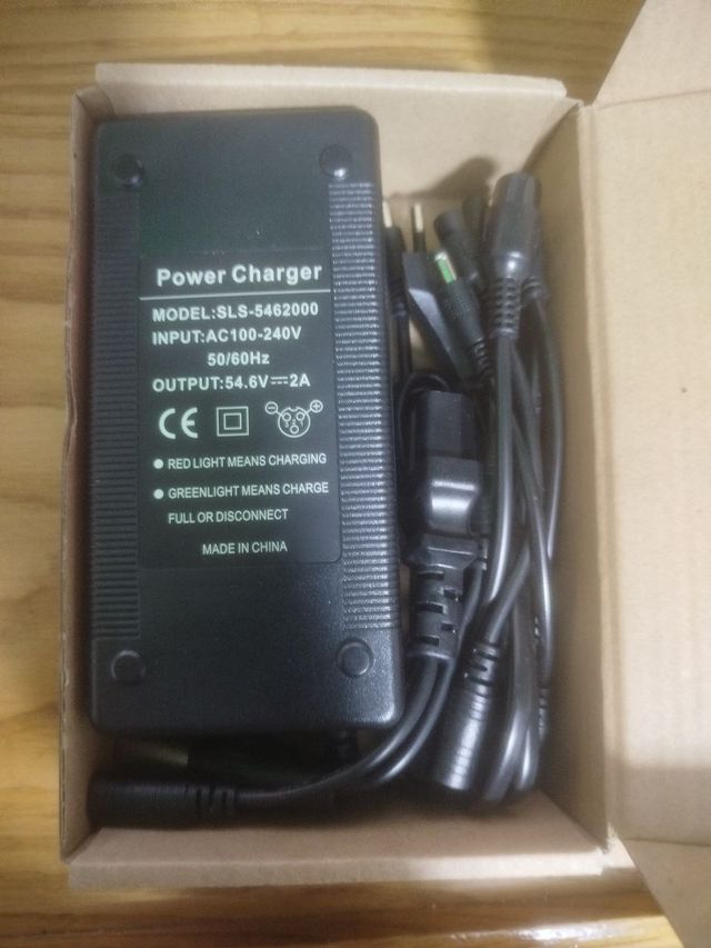 Cargador 54.6V 2A 48V Universal 6 Conectores