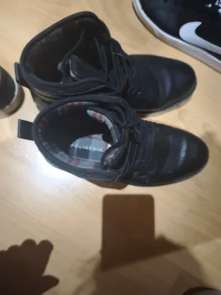 Zapatillas Nike Talla 42 Negras y Blancas