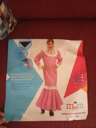 Vestido rojo con lunares blancos