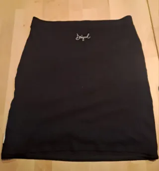 Falda Desigual Negra con Estampado Floral