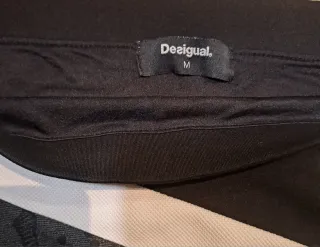 Falda Desigual Negra con Estampado Floral