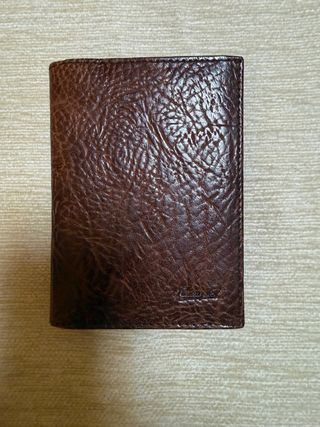 Cartera de piel marrón nueva