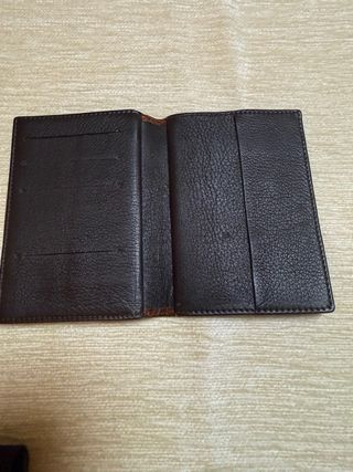 Cartera de piel marrón nueva