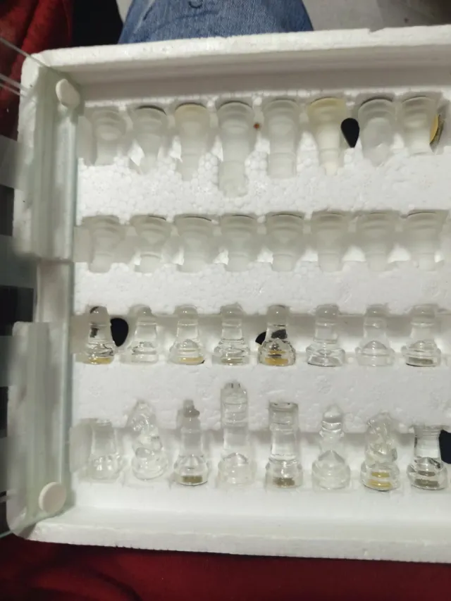 Juego de ajedrez de cristal a estrenar