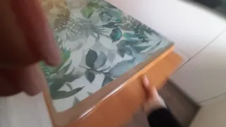 Tavolo estensibile in legno massello con base in vetro