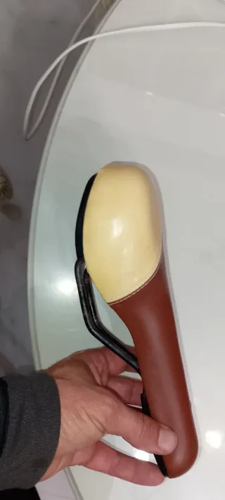 Sillón retro marrón y beige