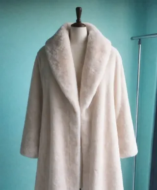 Cappotto ecopelliccia  taglia S ma veste una L