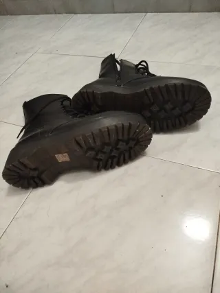 Botas negras estilo Dr. Martens