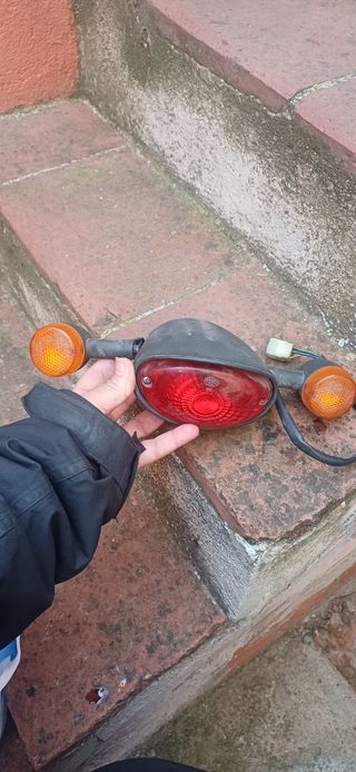 Piloto e intermitentes y espejos Aprilia scarabeo.