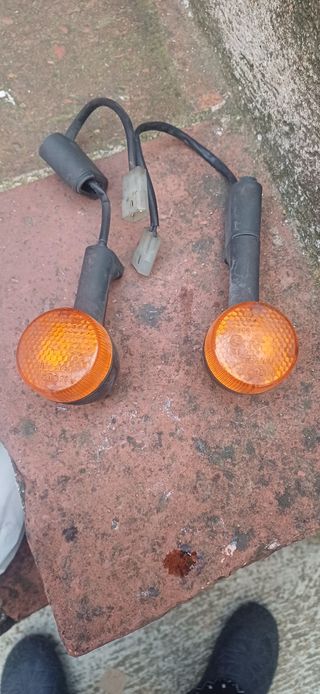 Piloto e intermitentes y espejos Aprilia scarabeo.