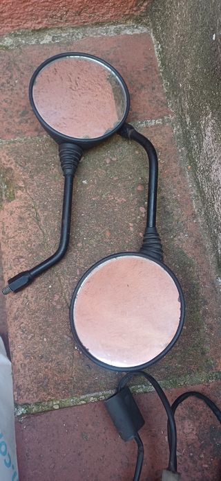 Piloto e intermitentes y espejos Aprilia scarabeo.