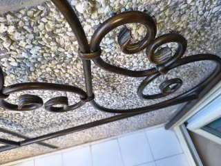 Cabecero forja para cama de 135cm negro y dorado