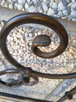 Cabecero forja para cama de 135cm negro y dorado