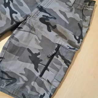 Pantalones cortos camuflaje gris