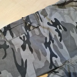 Pantalones cortos camuflaje gris