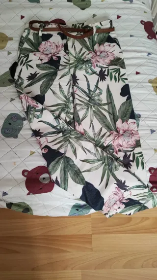 Pantalón tobillero estampado floral