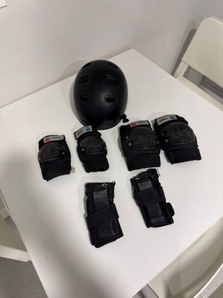 Casco y protecciones patinaje, scooter y patinete