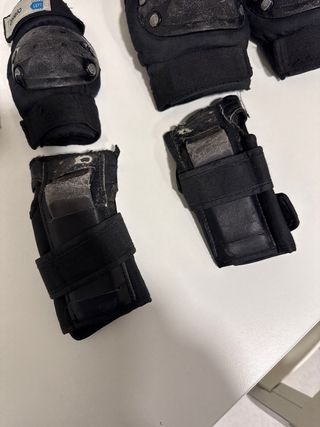 Casco y protecciones patinaje, scooter y patinete