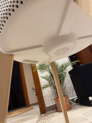 Mesa auxiliar con purificador de aire