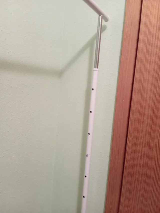 Perchero Metálico con Ruedas