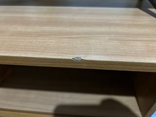 Scrivania in legno con cassetti