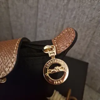 Monedero Longchamp negro y marrón