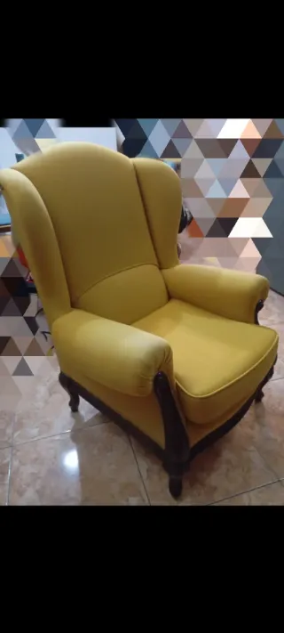 Sillón Orejero Retapizado Tela y Madera