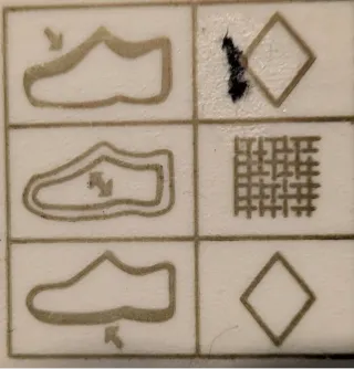 Botines polipiel con pelo y cordones.