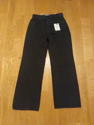 Tejanos negros talla 38 Bershka