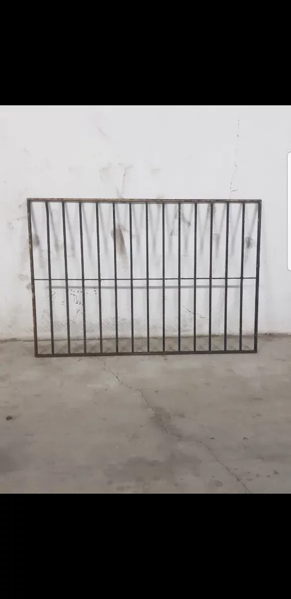 Reja de hierro  de 115 x 170 cm