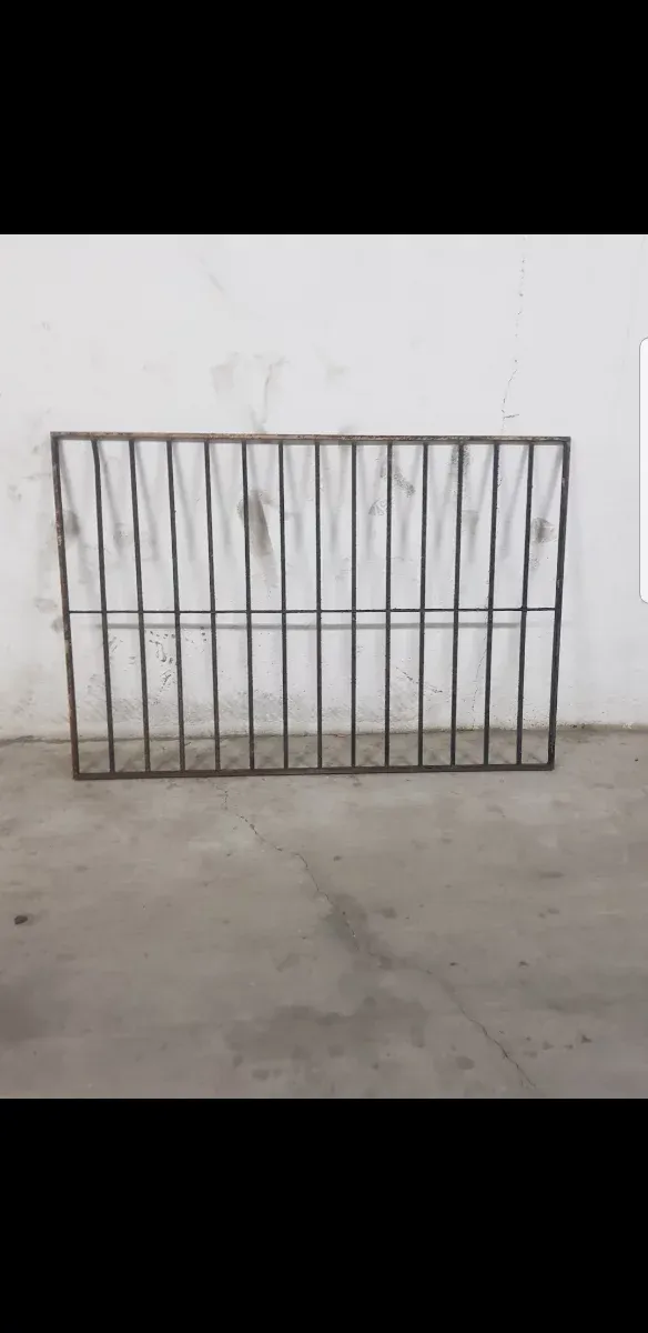Reja de hierro  de 115 x 170 cm