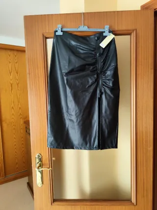 Falda polipiel negra mujer