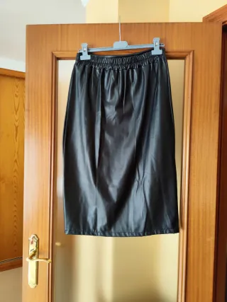 Falda polipiel negra mujer