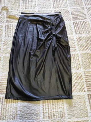 Falda polipiel negra mujer