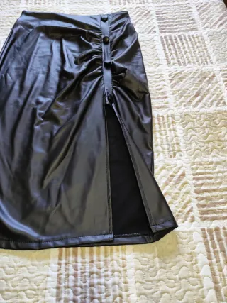 Falda polipiel negra mujer