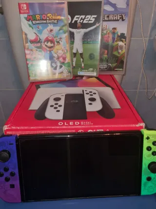 Nintendo Switch OLED + 3 Giochi + custodia leggermente usata