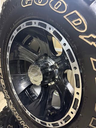 Llantas desplazadas 15'' con neumáticos 31/10.5/15