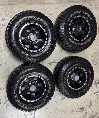 Llantas desplazadas 15'' con neumáticos 31/10.5/15