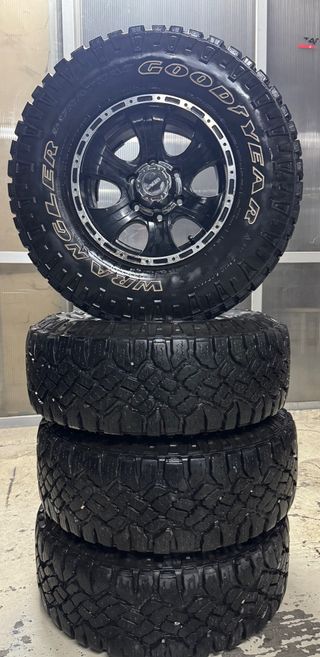 Llantas desplazadas 15'' con neumáticos 31/10.5/15