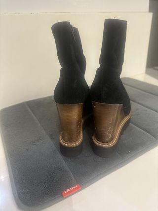 Botines ante cuña negros