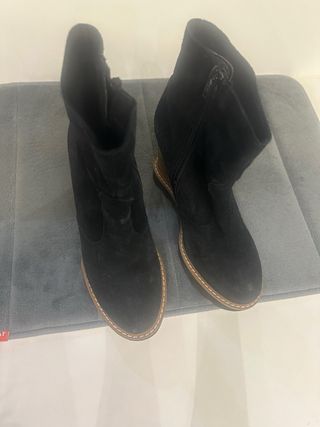 Botines ante cuña negros