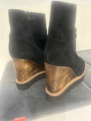 Botines ante cuña negros