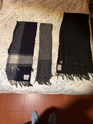 3 Bufandas:  1 PDH 1 Caramelo 1 Burberry