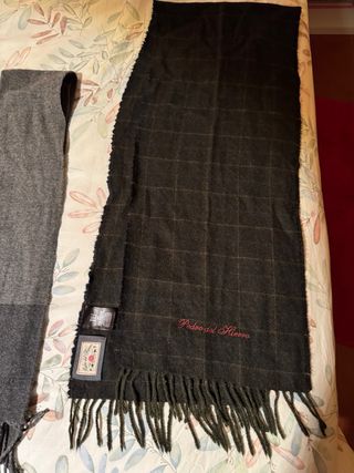 3 Bufandas:  1 PDH 1 Caramelo 1 Burberry