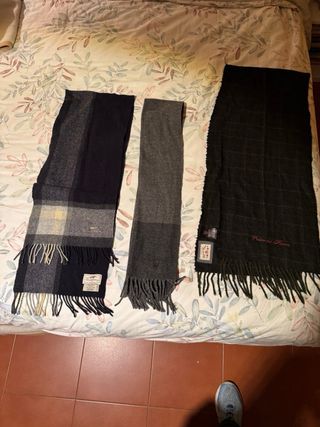 3 Bufandas:  1 PDH 1 Caramelo 1 Burberry