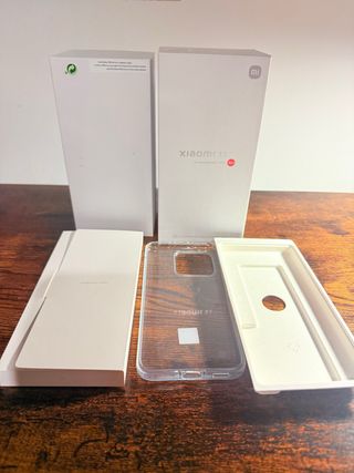 Scatola Xiaomi 13 + Custodia Protettiva